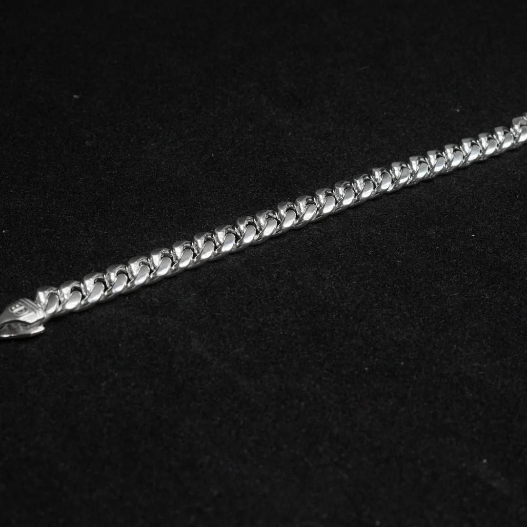 Poilshed Chain Bracelet