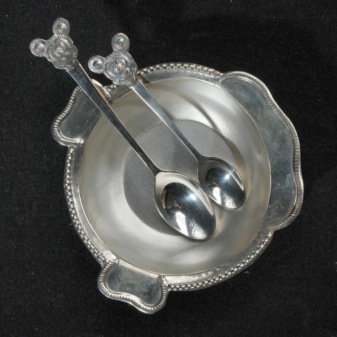 M Shape Design Plate