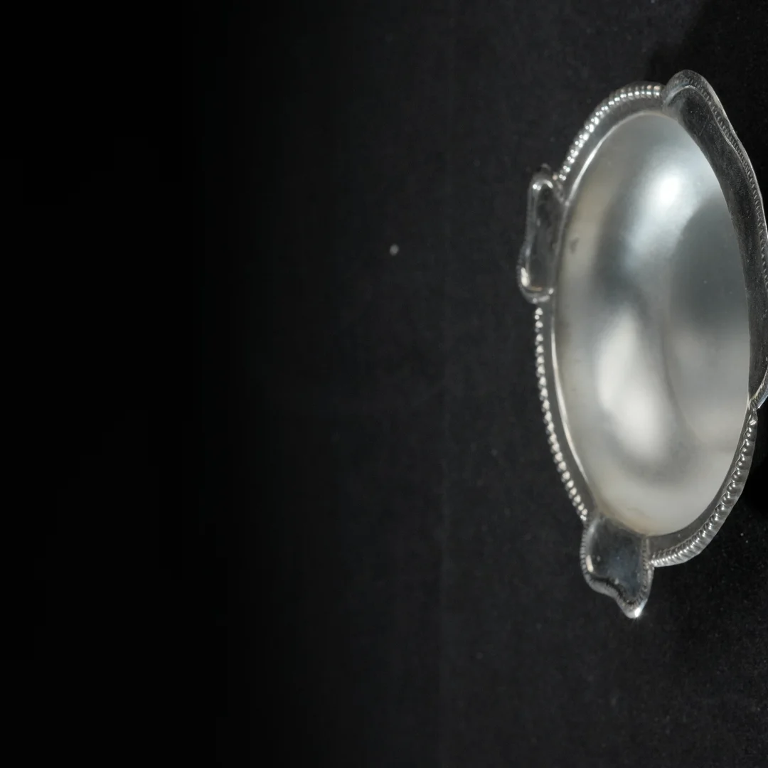 Small M Shape Design Plate