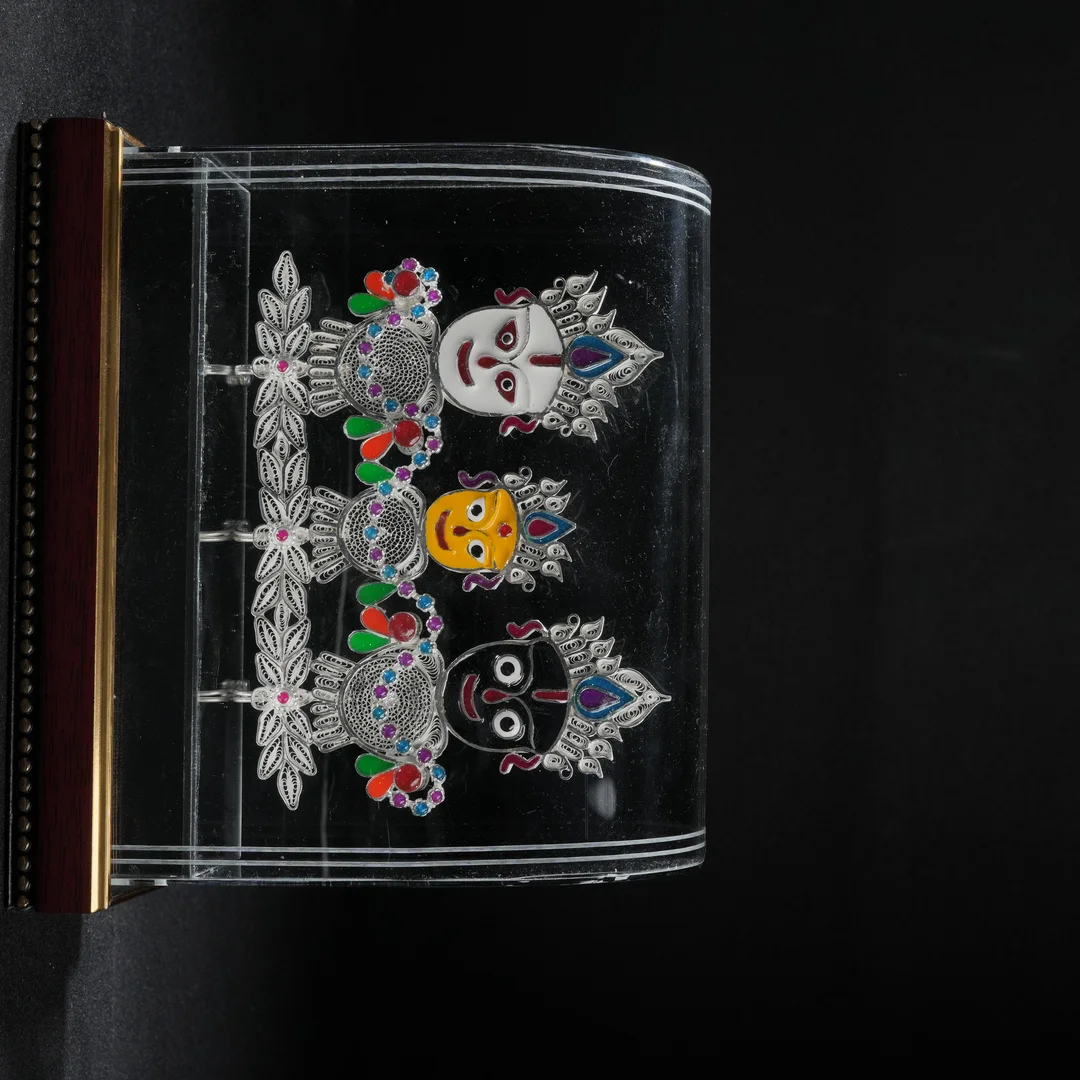 Jagannath Trio Holding Heart Showcase Design Gift Item
