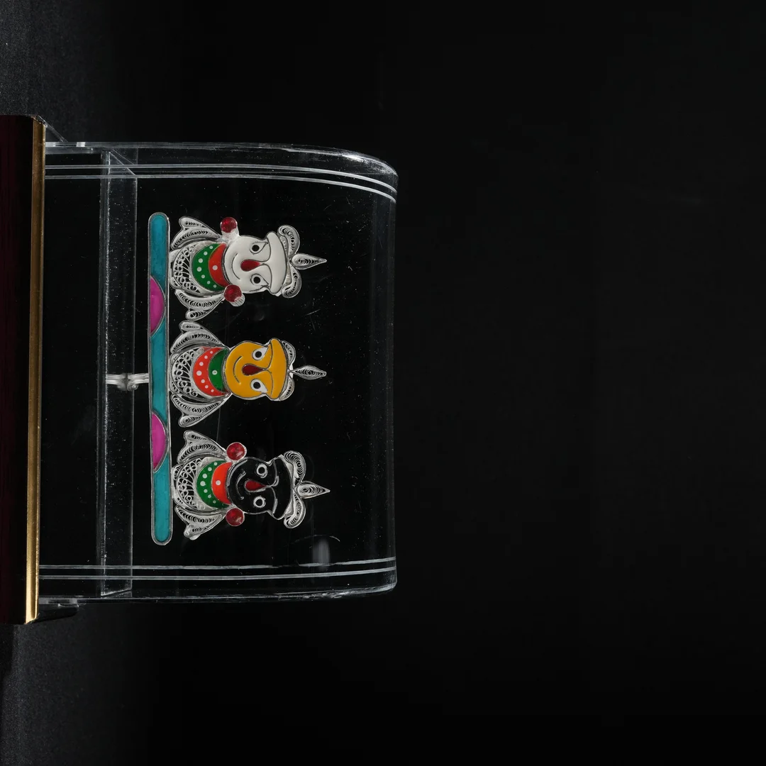 Red & Green Colour Jagannath Trio Showcase Design Gift Item