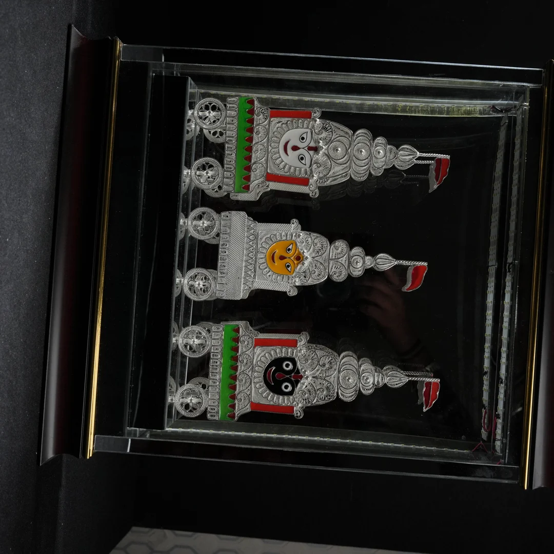 Three Rath Showcase Gift Item