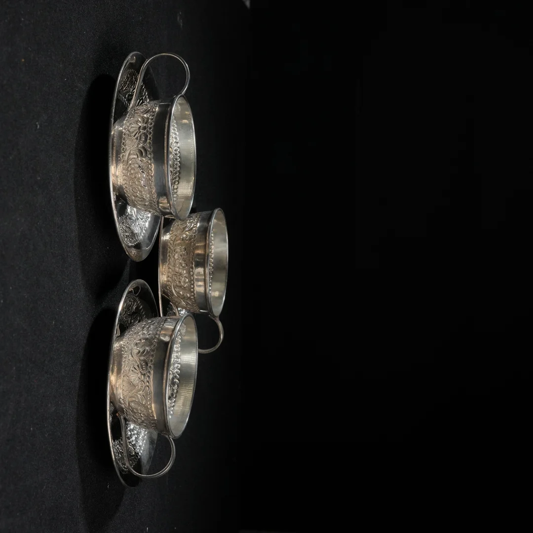 Three Stand less Cup Plate